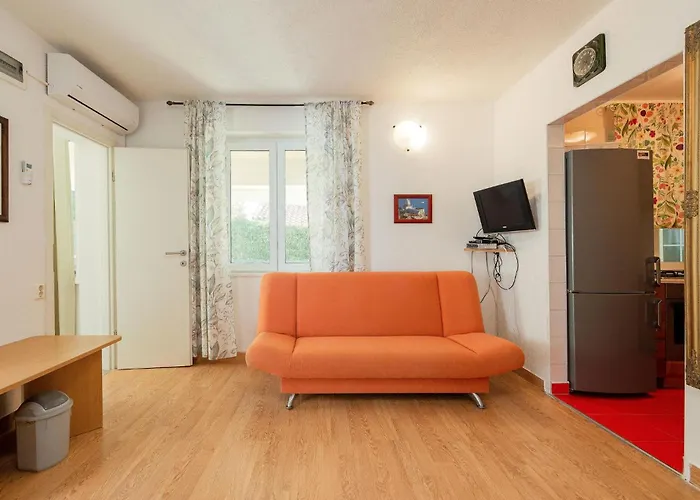 2 Bedroom Awesome In דירה נין